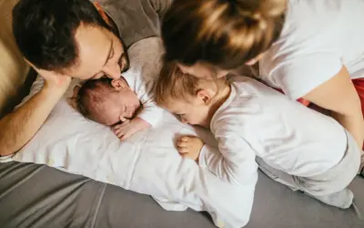 Kiedy z noworodkiem w gości? Poznaj zasady bezpiecznych wizyt