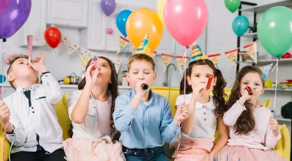 Jak łatwo wiązać balony razem – proste kroki do pięknych dekoracji na imprezy