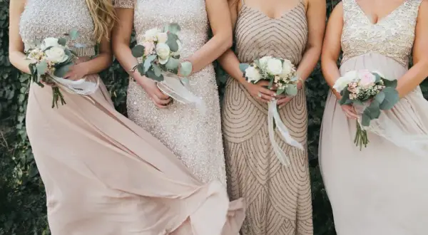W czym na ślub cywilny jako gość? Eleganckie stylizacje, które zachwycą