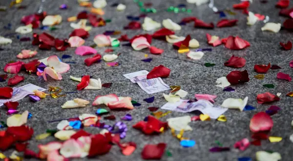 Kto płaci za ślub? Sprawdź, kto ponosi koszty i uniknij nieporozumień