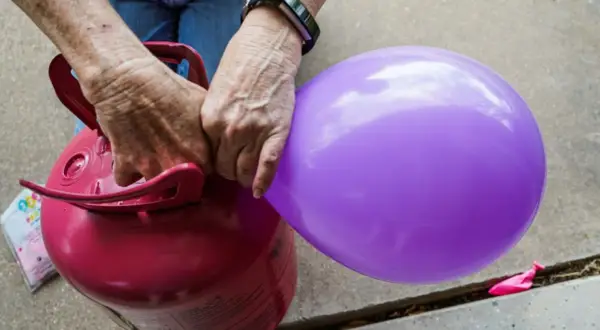 Jak napełnić balony helem - proste kroki i ważne wskazówki